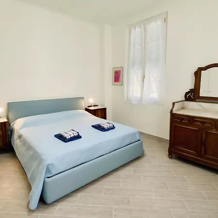 Hostdomus - Trilocale Da Dino Apartmán *