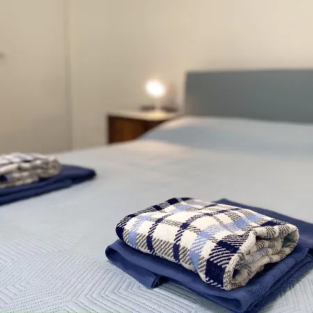 Hostdomus - Trilocale Da Dino Apartmán *