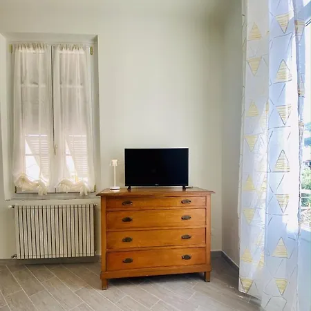Hostdomus - Trilocale Da Dino Apartmán *